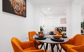 Brighton Apt - 2 Bedroom Free Wi-Fi & Parking